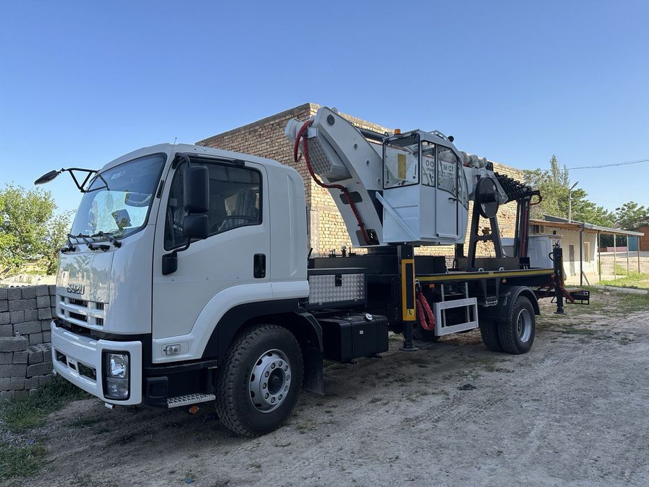 Телескопическая автовышка  с высотой подъёма 36 м.