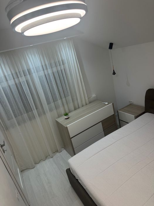 Inchiriez apartament 2 camere  cu parcare privata