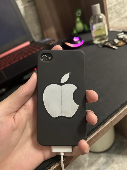 iPhone 4 черного цвета