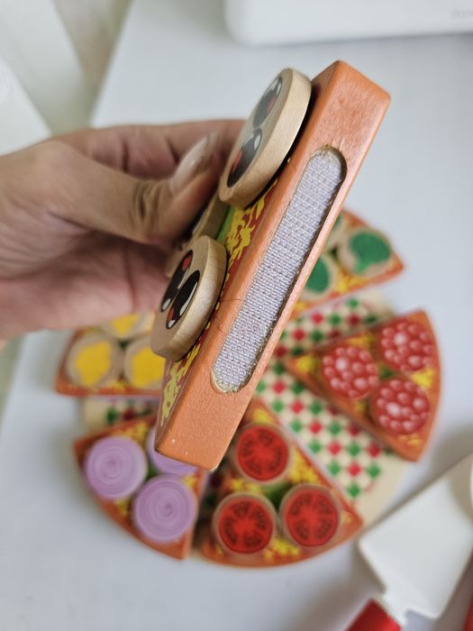 Продам пиццу деревянную игрушка