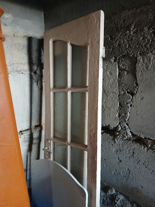 Rom eshik yog'ochdan