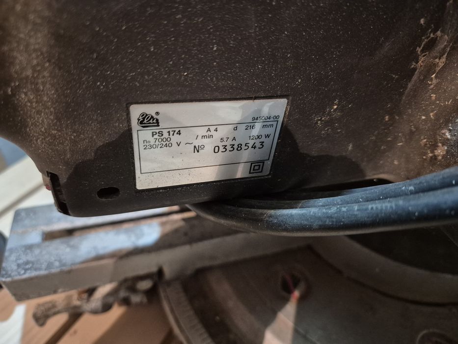 Circular basculabil cu glisare si taiere la unghi Elu / Dewalt