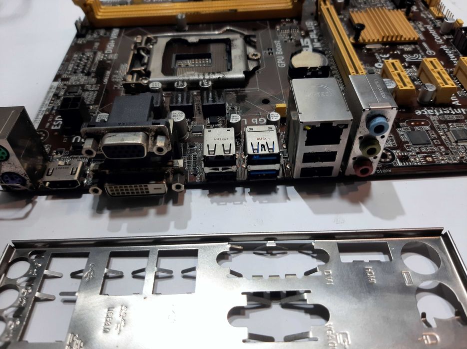 Материнская плата ASUS H81M-PLUS