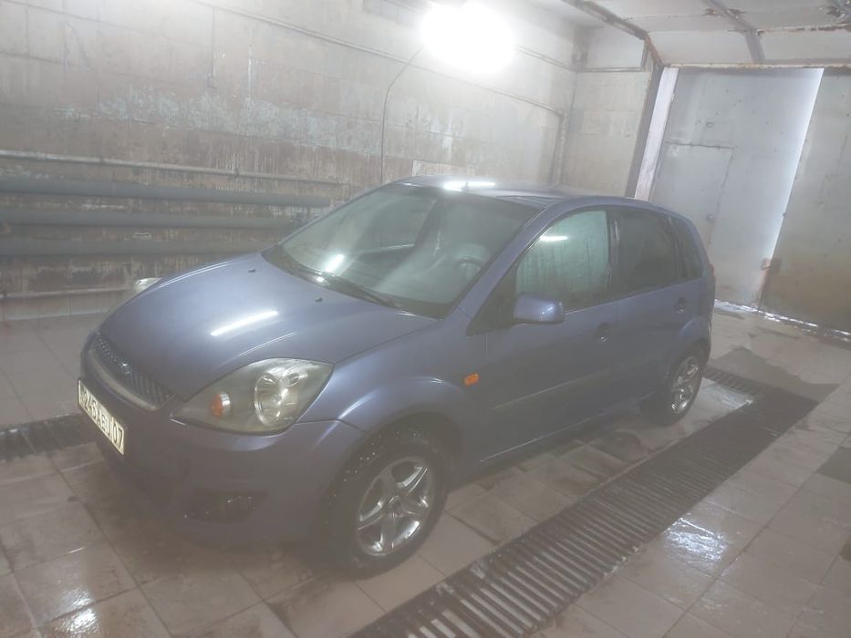Продам машину Ford Fiesta