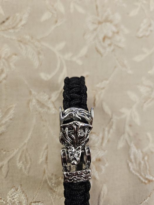 Дълга гривна с вълча глава