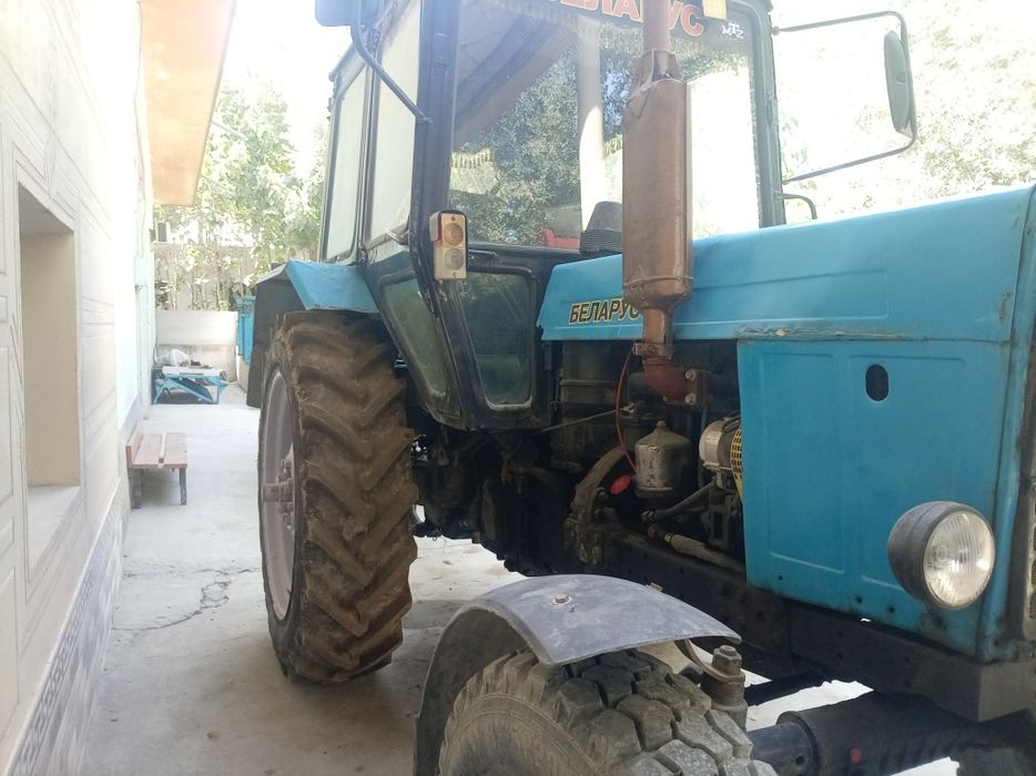 Traktor sotiladi