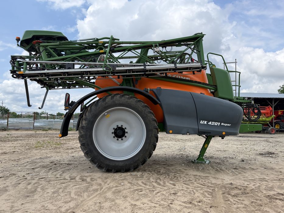 Sprayer / masina / instalatie erbicidat Amazone UX 4201 SUPER  de TOP, full dotata, 2023, latime 28 m