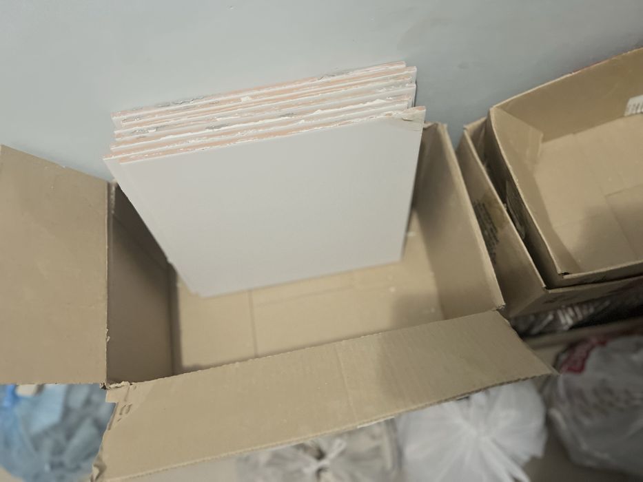 Продам кафель б/у.  Цвет белый