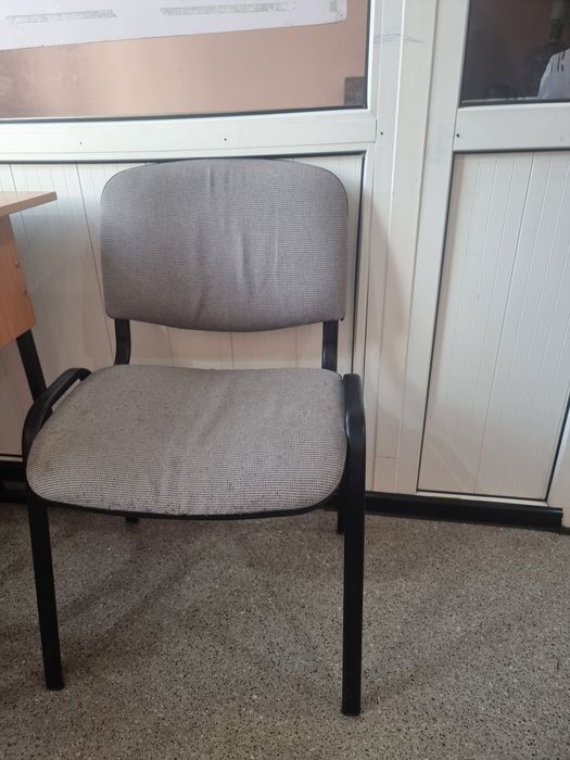 Стуля и парта офисные