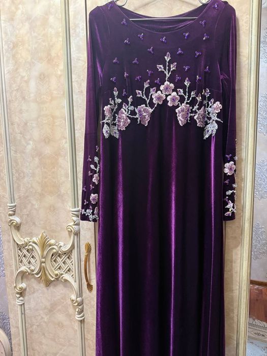 Платье вилюр длинное