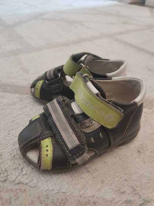 Детские сандали.