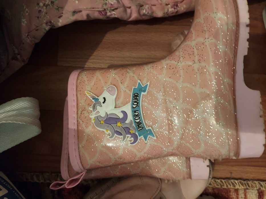 Детски вещи и обувь бесплатно