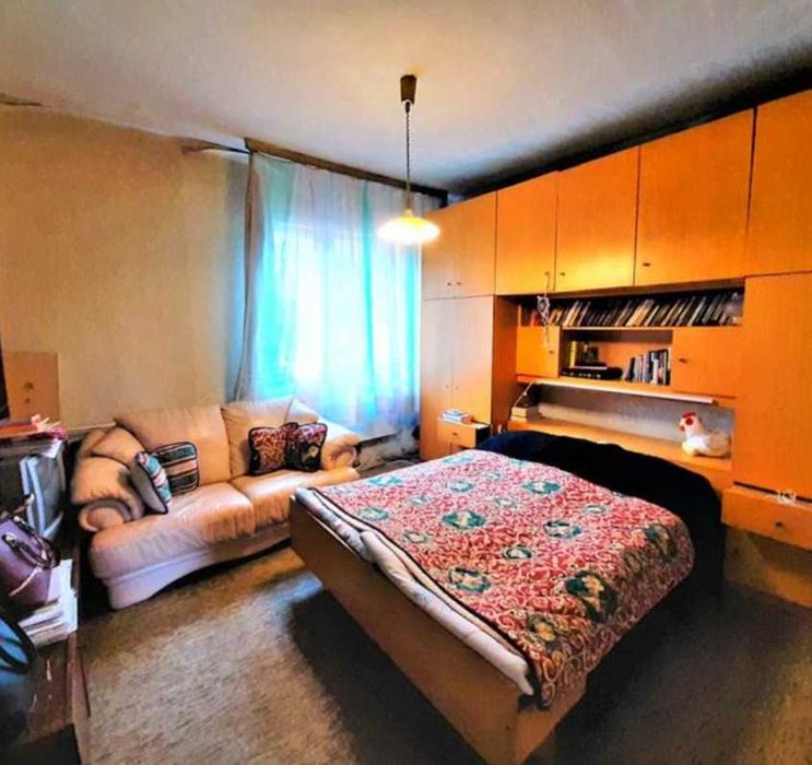 Собственик продава двуетажна къща в гр.София ,кв.,,Бояна”