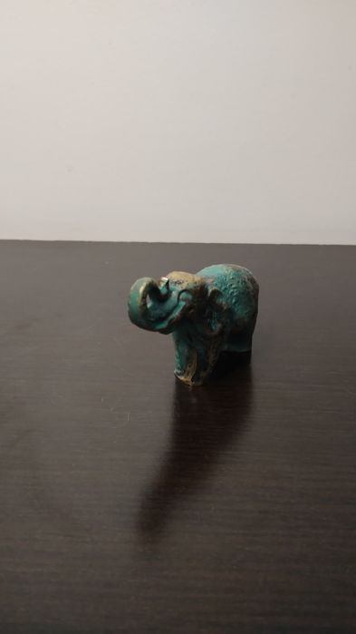 Много красива статуетка на слонче. Бронз.