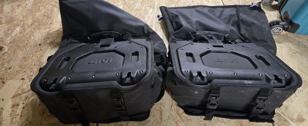 Suport genti + genti laterale + top box Givi - Moto Guzzi V7 850