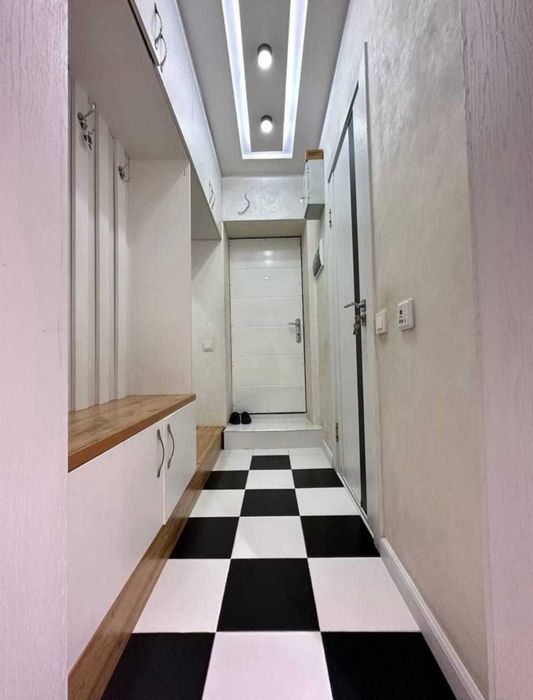 Продаётся 2в3/3/5 на ул.Саламатина 56м2