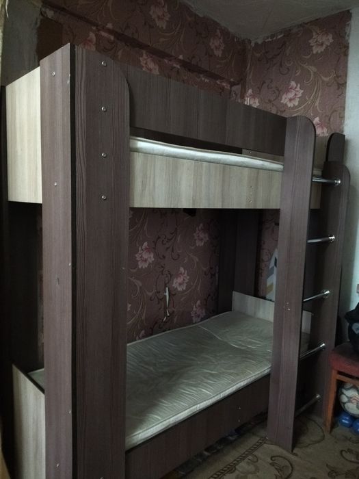 Б/У двухяростная кровать