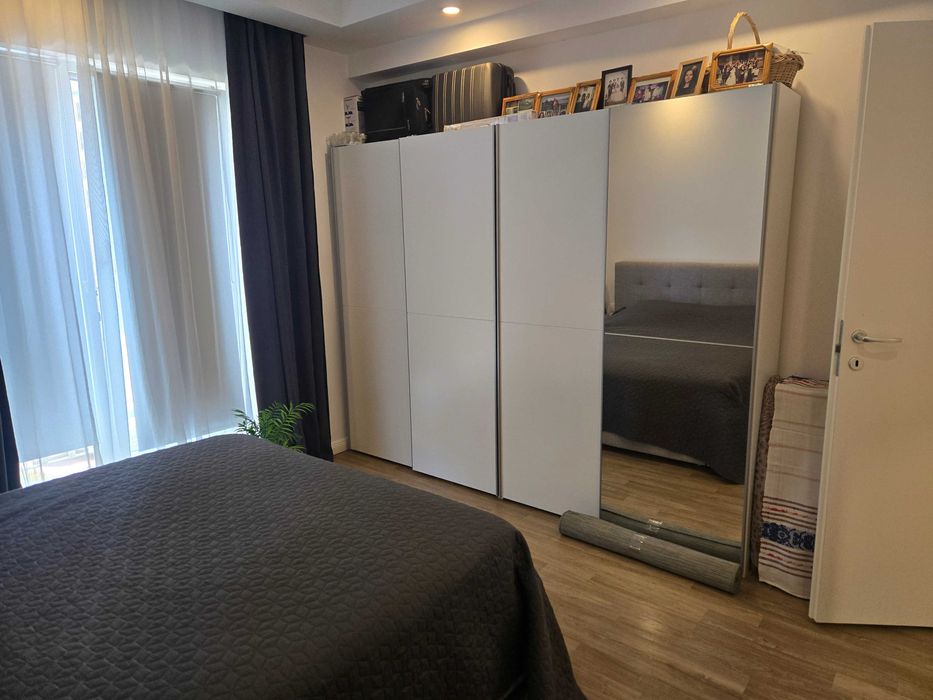 Particular vand apartament 2 camere 54 mp, mobilat, complex Cosmopolis, vedere piscina.