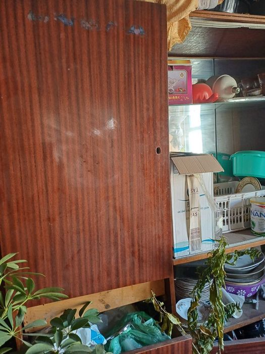 Шкаф ва трюмо сотилади