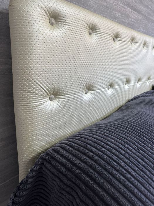 Двухспальная кровать