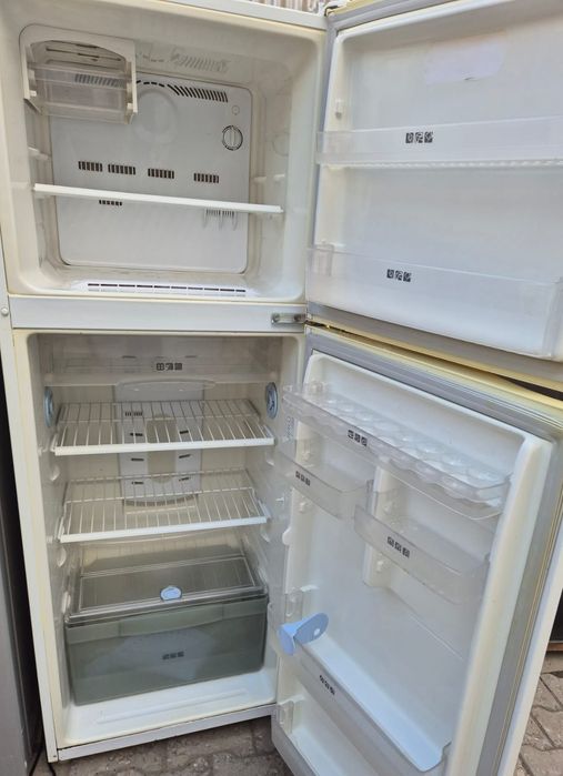 Двухкамерный холодильник