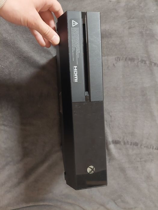 Xbox one,fără joystick,cu 5 jocuri