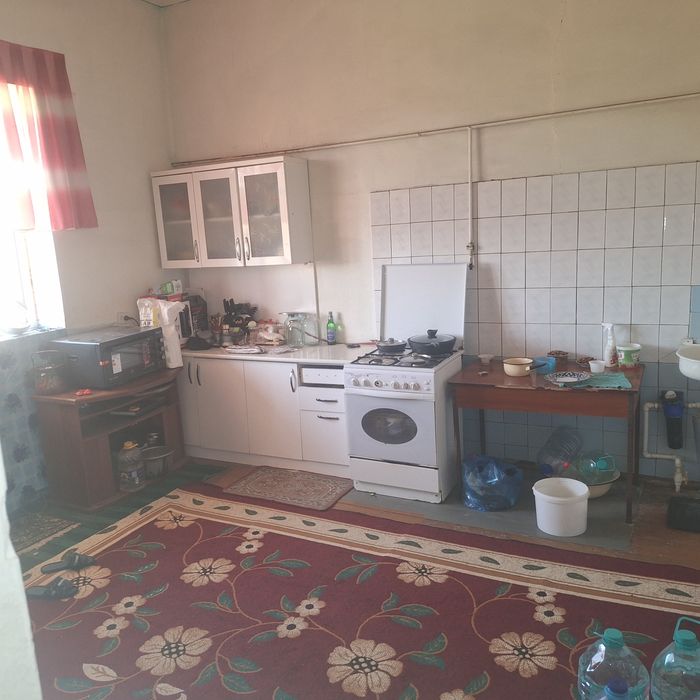 Шавот йулни 4.5кмида 1200 м/кв уйсатилади