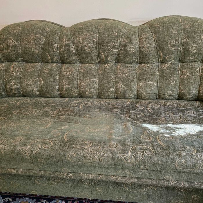 Красива Холна Гарнитура: 1 Диван + 2 кресла + 2 табуретки