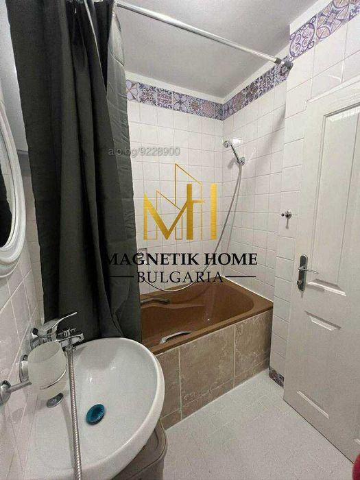 Разкошен двустаен апартамент с отделна кухня до у-ще ”Иван Вазов”