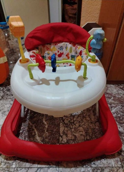 Бебешка количка с два коша + проходилка и чадър