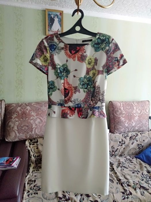 Продам Платье по 1000т