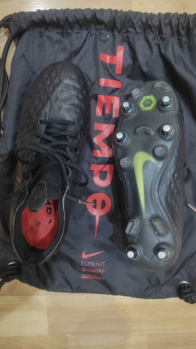 Професионални футболни бутонки - TIEMPO