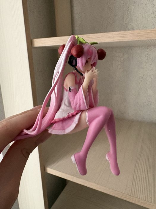 Аниме фигурка даром