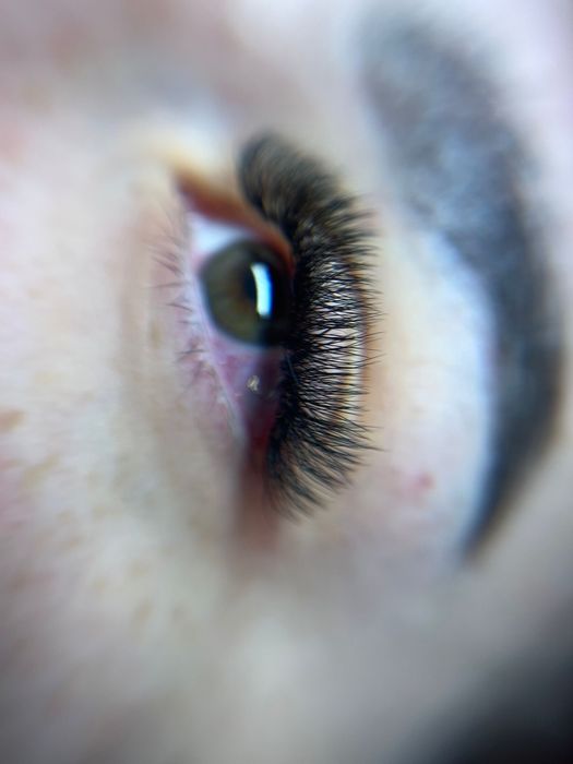 Aplicam extensii gene fir cu fir – Dayra Lashes