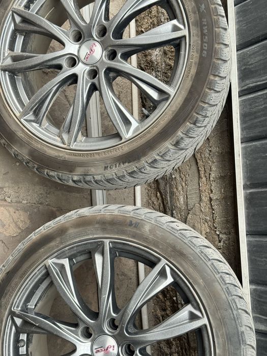 Продается зимние шины на 18