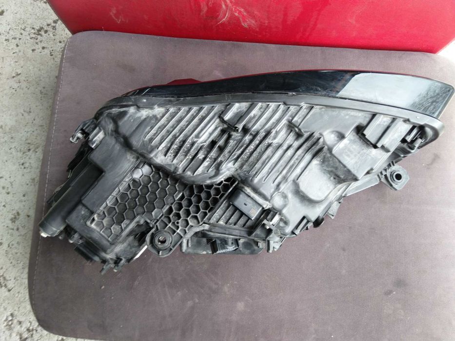 Десен фар VW Touareg 3 2022