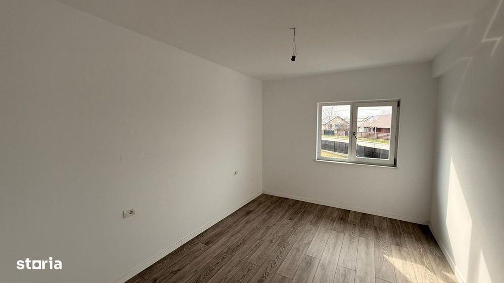 Vilă superbă - finisaje de lux, teren generos, lângă stația de autobuz