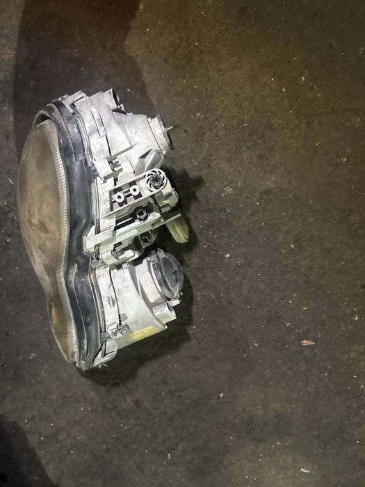 Оборудван десен фар с лека забележка за Mercedes w203