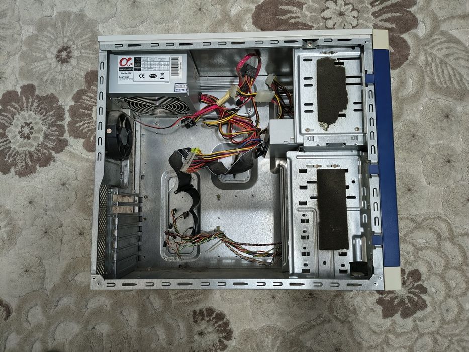 Carcasa PC cu sursă