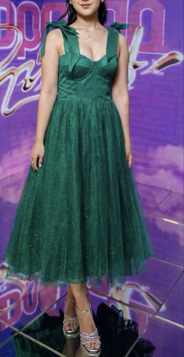 Изумрудное вечернее платье