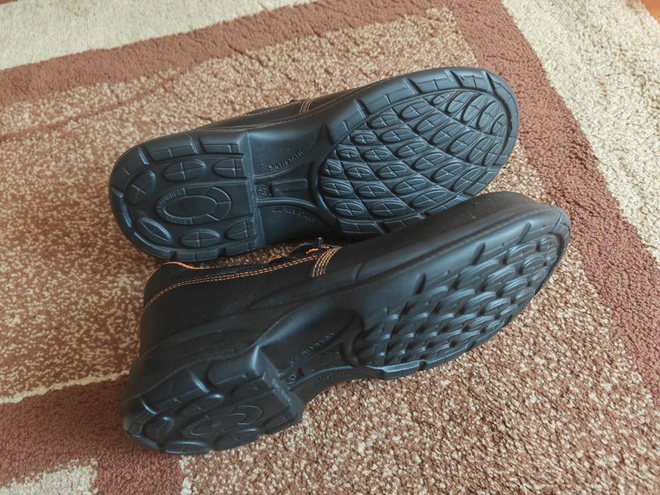 Papuci/ bocanci cu fier in bot