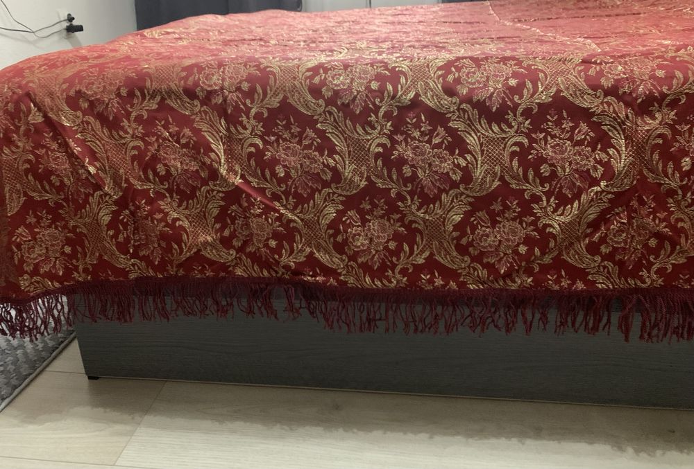 Чисто нова жакардова кувертюра за спалня, с ресни