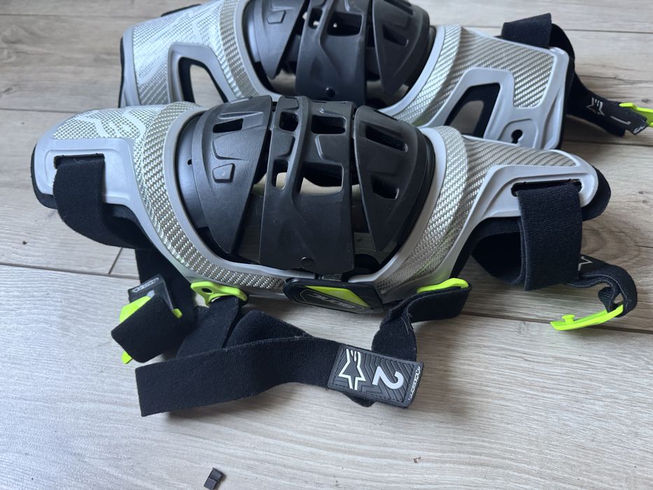 Наколенки (шини) за мотокрос Alpinestars carbon bionic 7 S