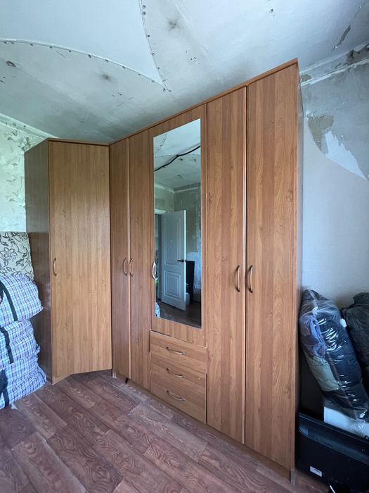 Продам срочно  2 шкафа в спальню