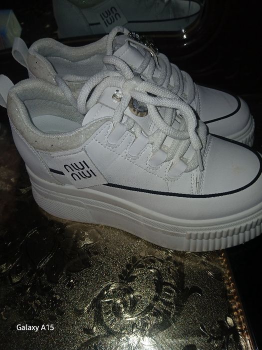 Qizlar krsofkasi sotiladi