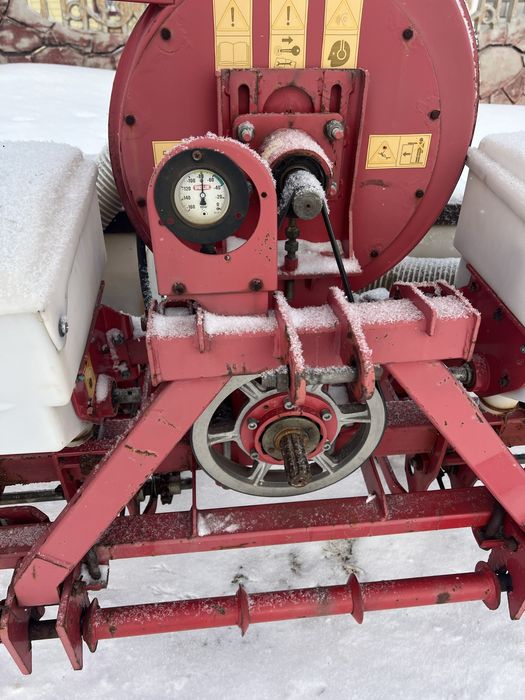 Сеялка УПС-6 для кукуруза подсолнухи