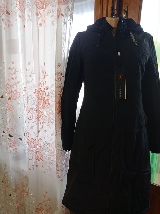 Продам женские пальто и куртки
