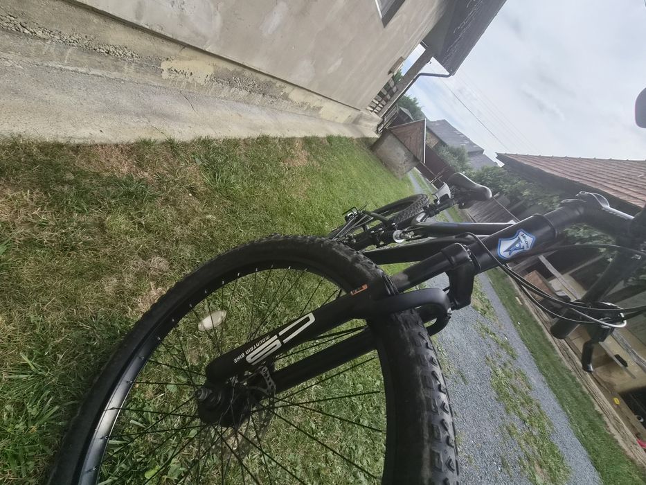 Bicicleta full suspension