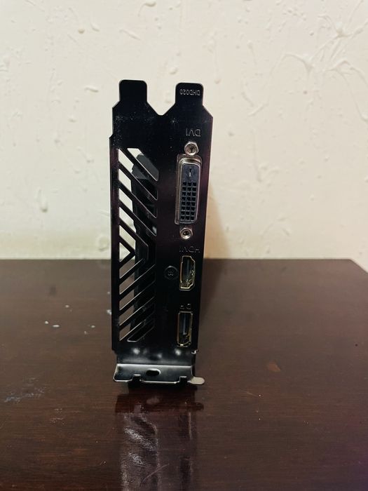 Видео карта Gigabyte 1050 ti