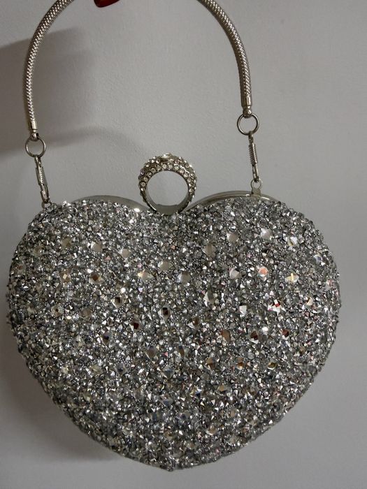 Блестяща малка чанта сърце